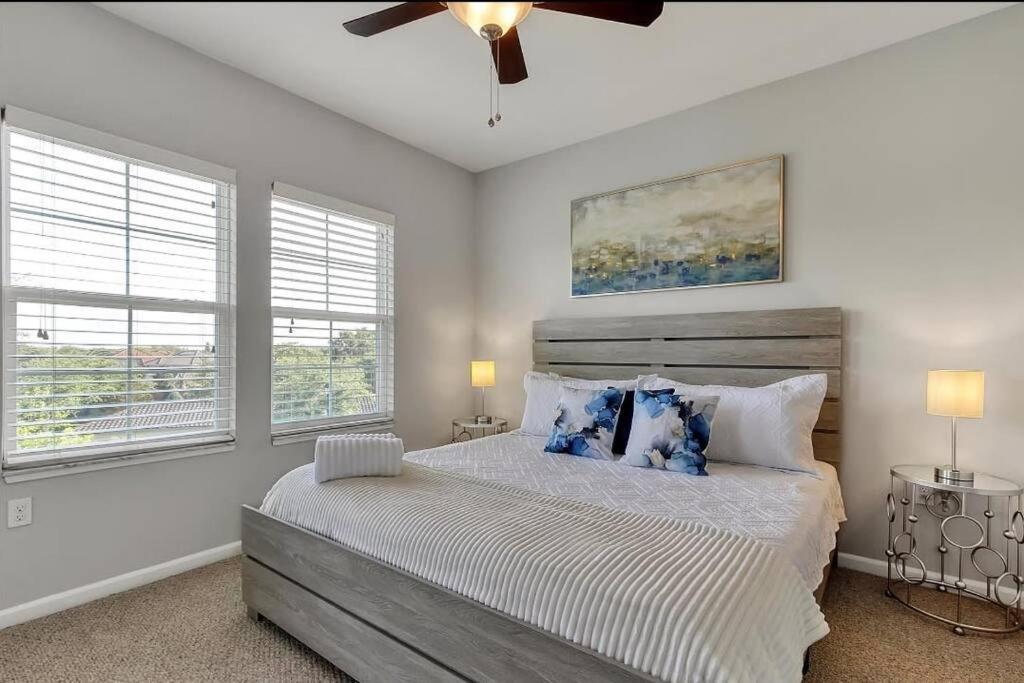 1-bedroom, Nice, Cozy With A King Bed!
